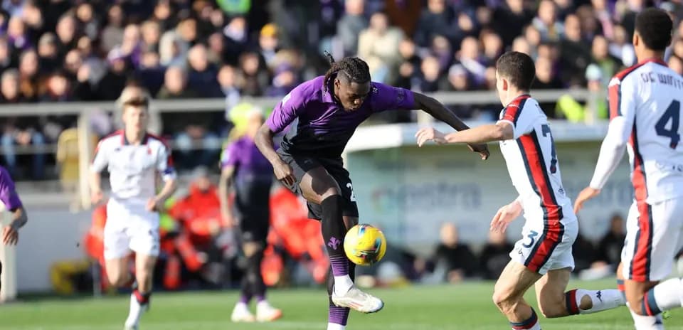 Fiorentina player in action against Genoa