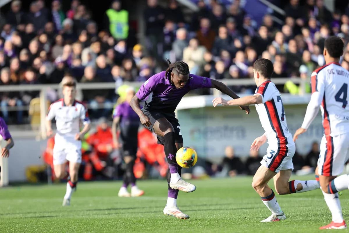 Fiorentina player in action against Genoa