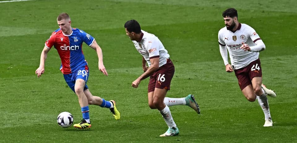 Player dribbling the ball, pursued by two defenders