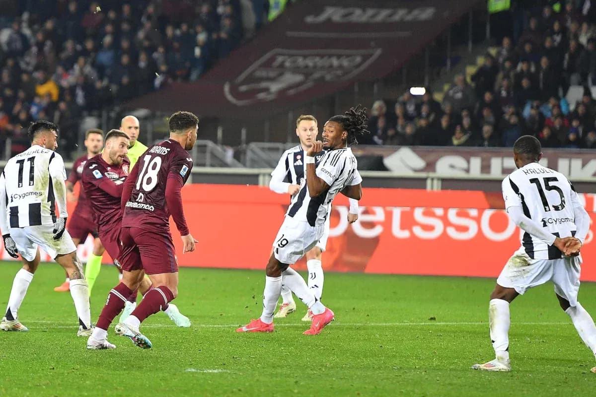 Players competing during Torino vs Juventus match