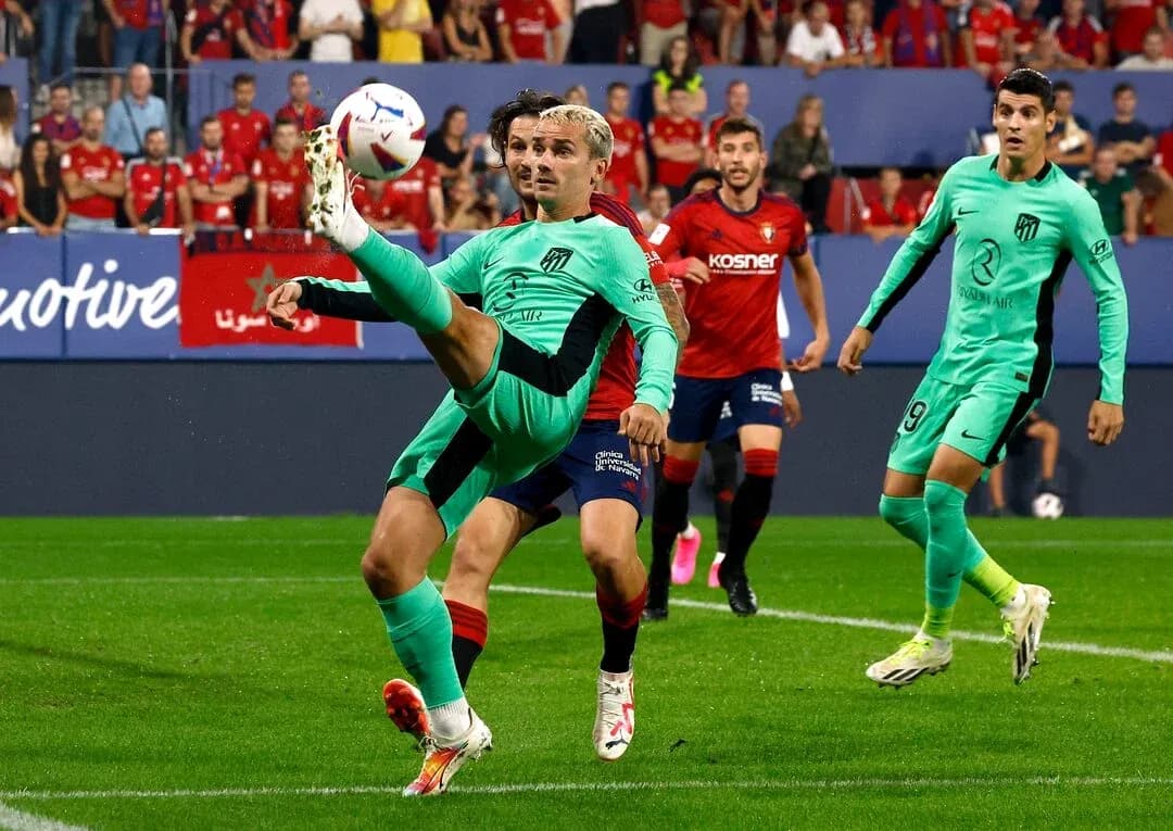 Atletico Madrid player kicking the ball during match