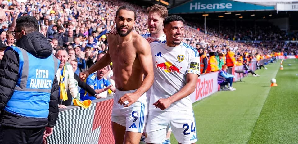 Leeds players celebrating a goal with fans