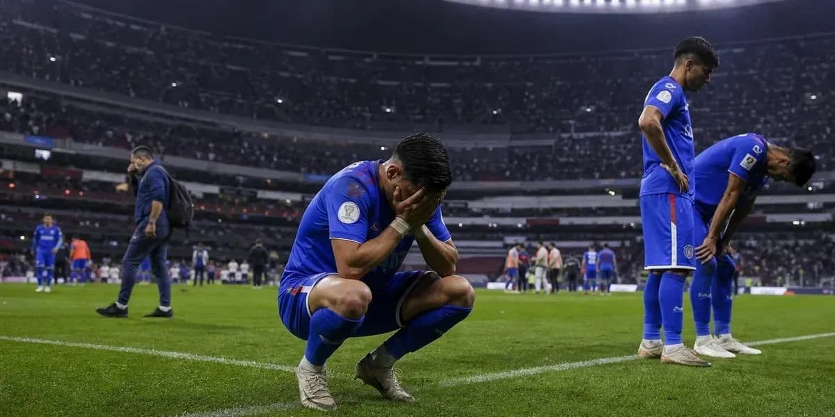 Cruz Azul players reacting after match loss