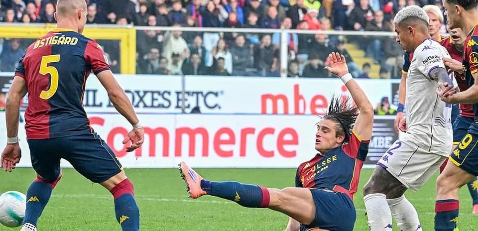 Player falls during Fiorentina vs Genoa match