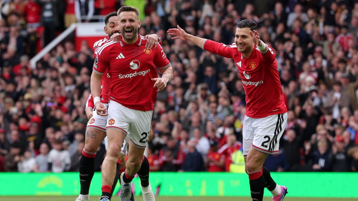Manchester United players celebrating a goal