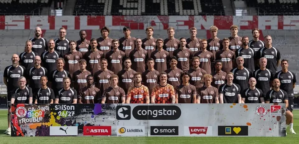 St. Pauli team photo with players and staff