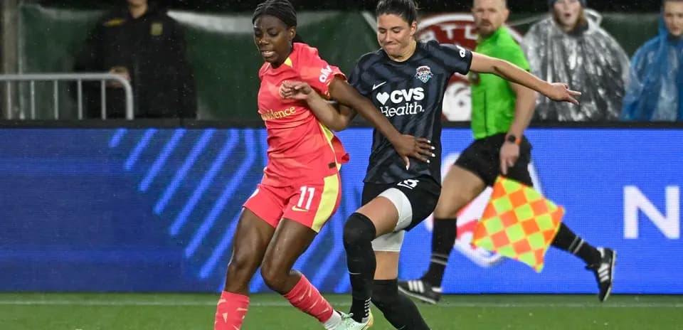 Portland Thorns player challenges Washington Spirit player