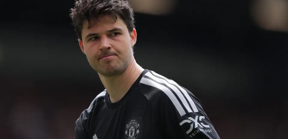 Goalkeeper in Manchester United kit on field