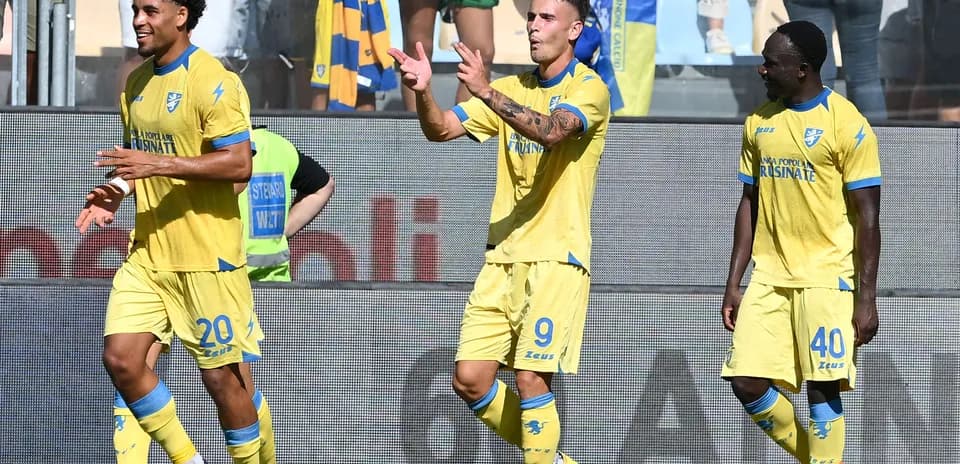 Frosinone players celebrating during a match