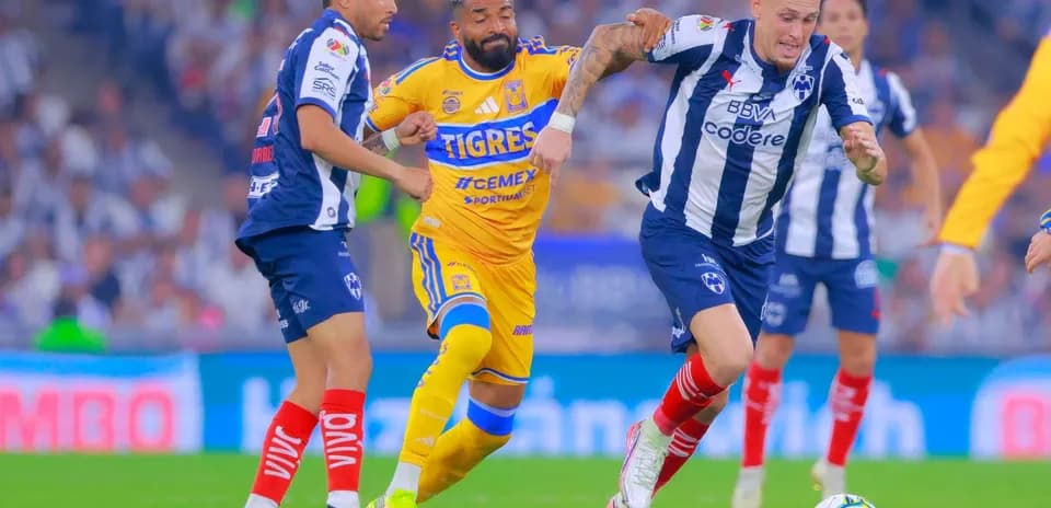 Players competing during Monterrey vs Tigres UANL match