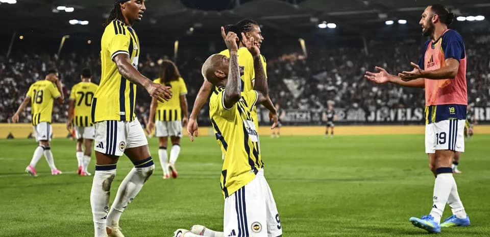 Fenerbahçe players celebrating during Champions League match