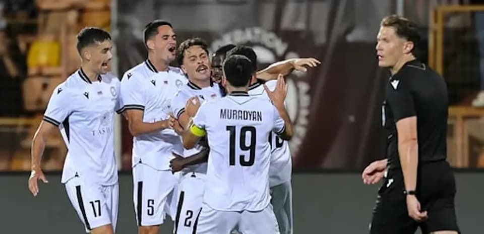 Ararat-Armenia players celebrating a goal
