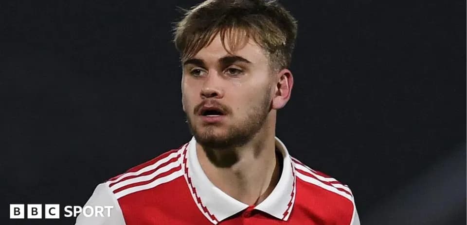 Player in Arsenal kit during match action