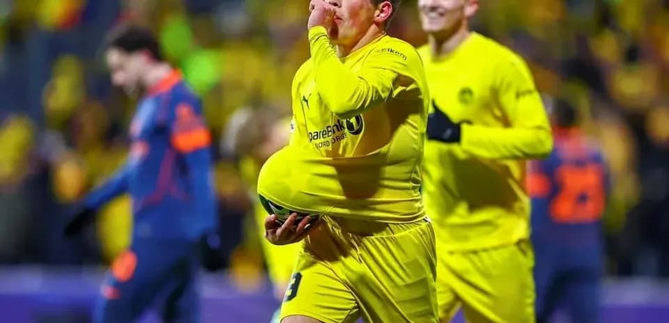 Borussia Dortmund player celebrating a goal