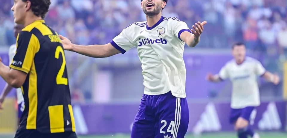 Anderlecht player arguing during UEFA Europa League match