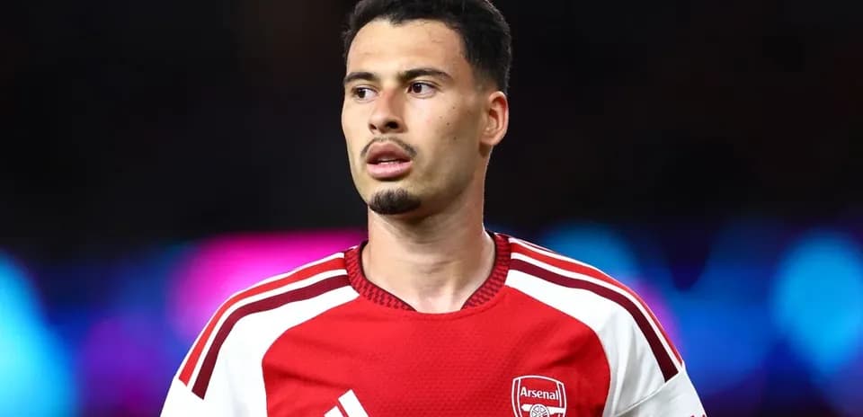 Player wearing Arsenal jersey during match preparation