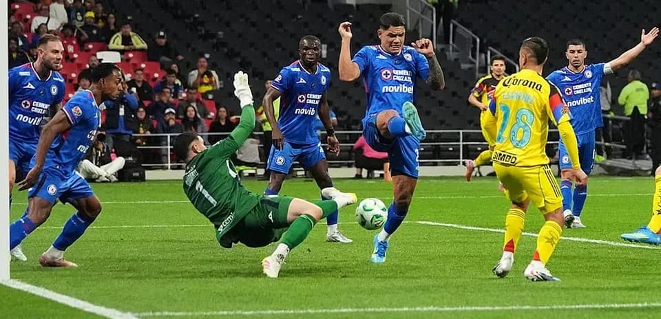 Cruz Azul player kicking ball past goalkeeper