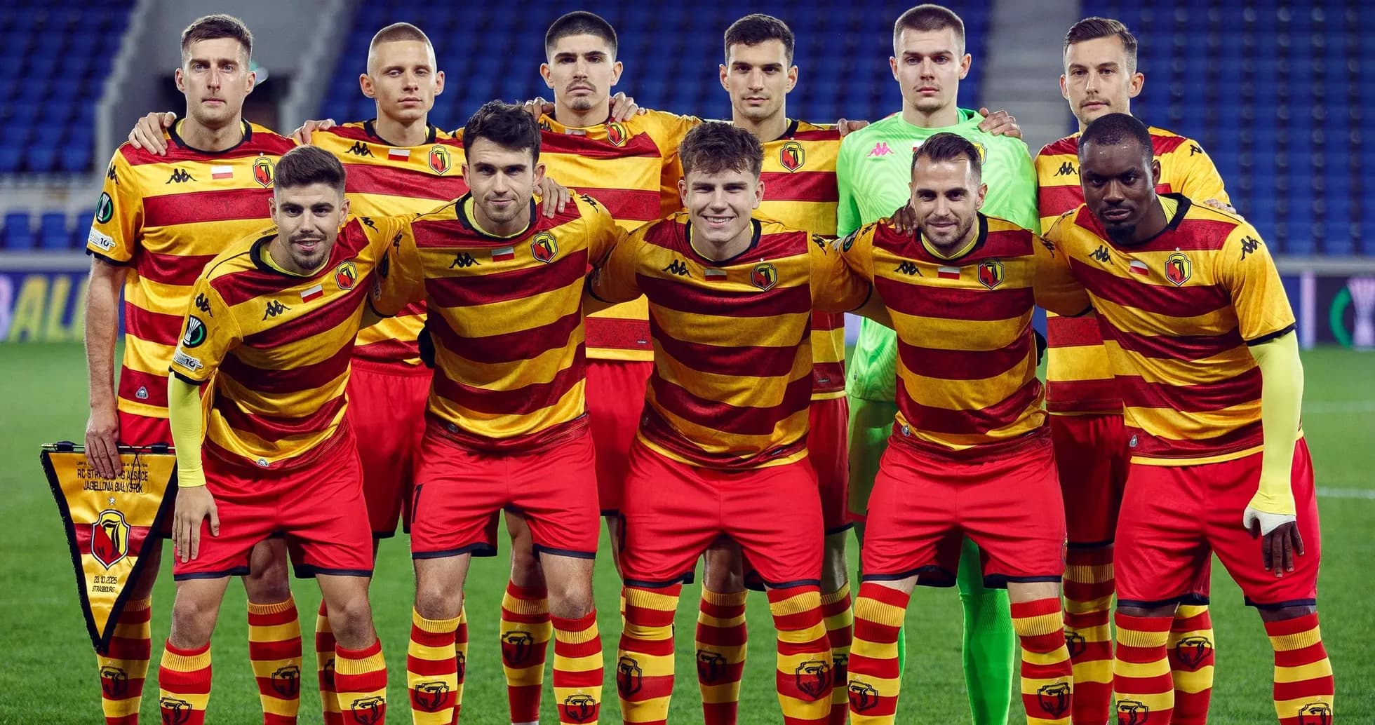 Jagiellonia squad posing before the match