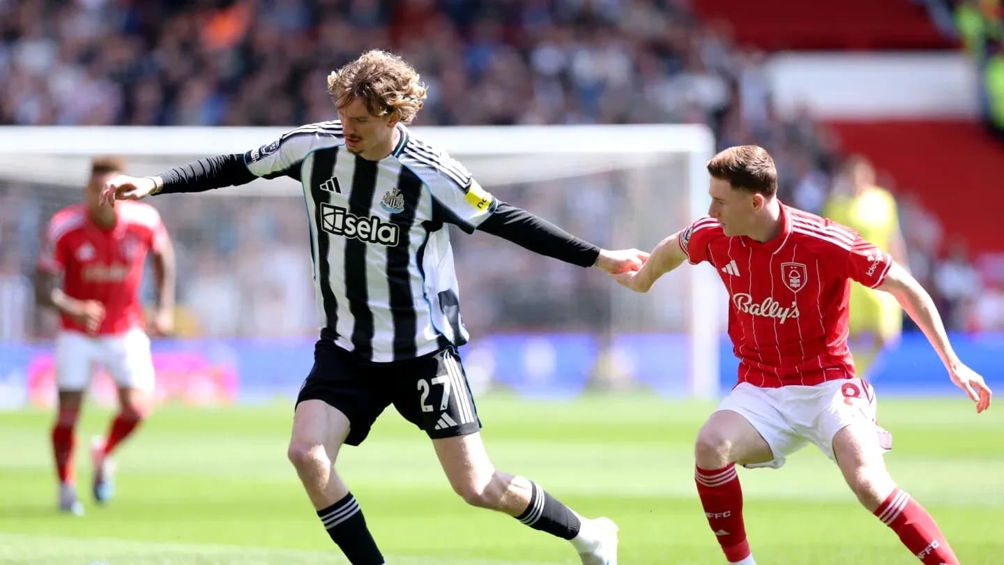 Newcastle player challenges Nottingham Forest player