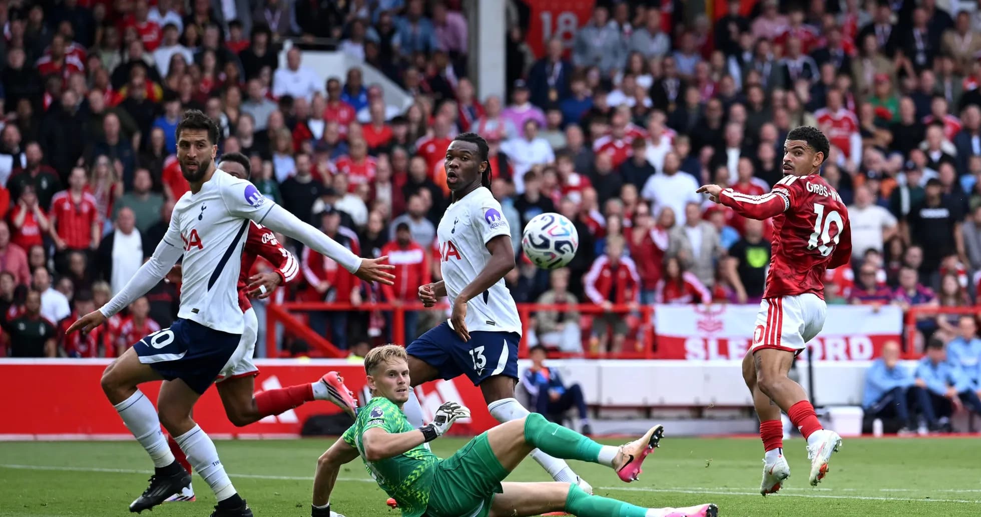Nottingham Forest player shooting on goal