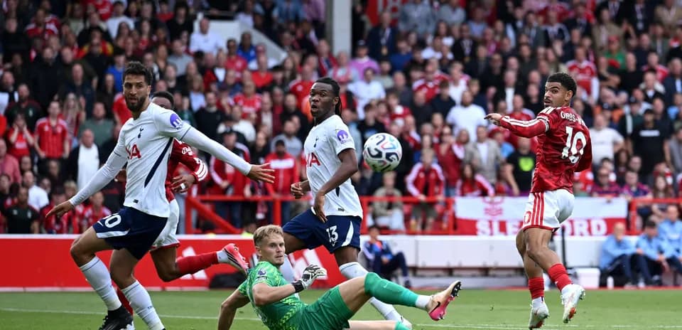 Nottingham Forest player shooting on goal