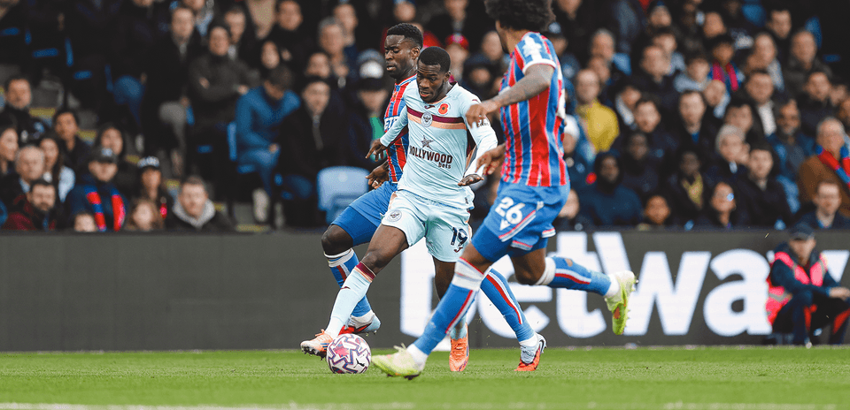 Brentford player dribbling against Crystal Palace