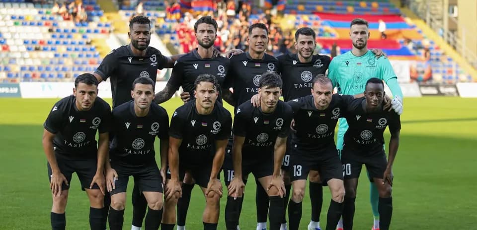 Ararat-Armenia team posing before the match