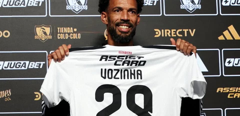 Player holding Colo-Colo jersey at press conference