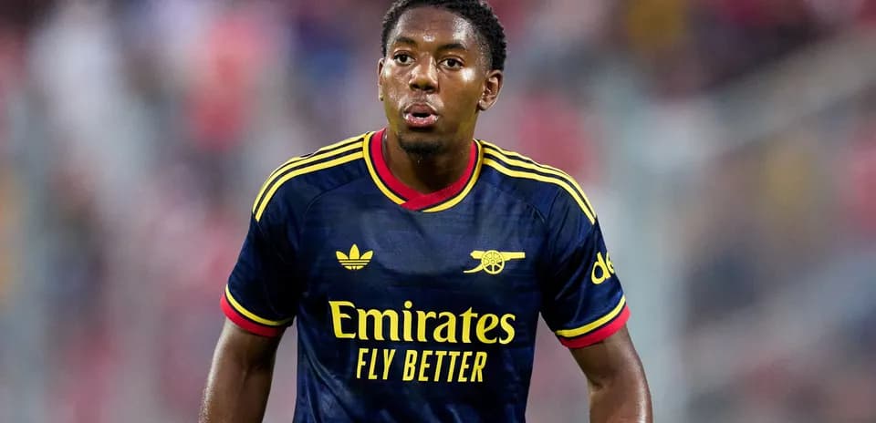 Player in Arsenal kit during match action