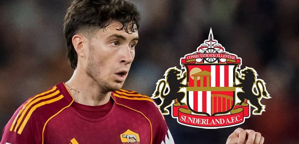 Player in Roma jersey with Sunderland logo overlay