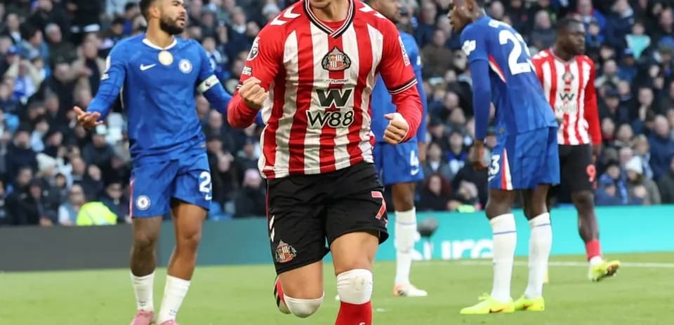 Sunderland player celebrating goal against Chelsea