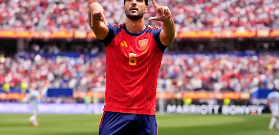 Spain player celebrating during match against France