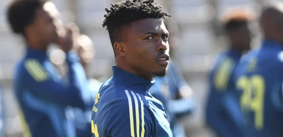 Player observing during team training session