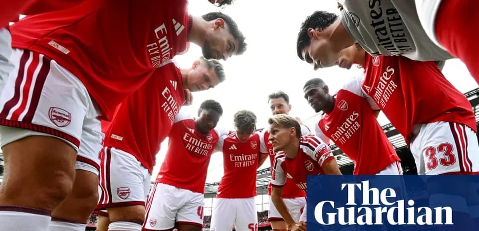 Arsenal players in a huddle before match