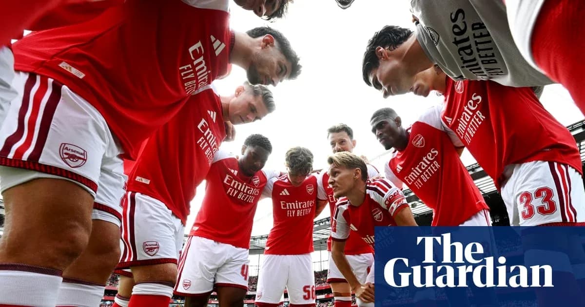 Arsenal players in a huddle before match