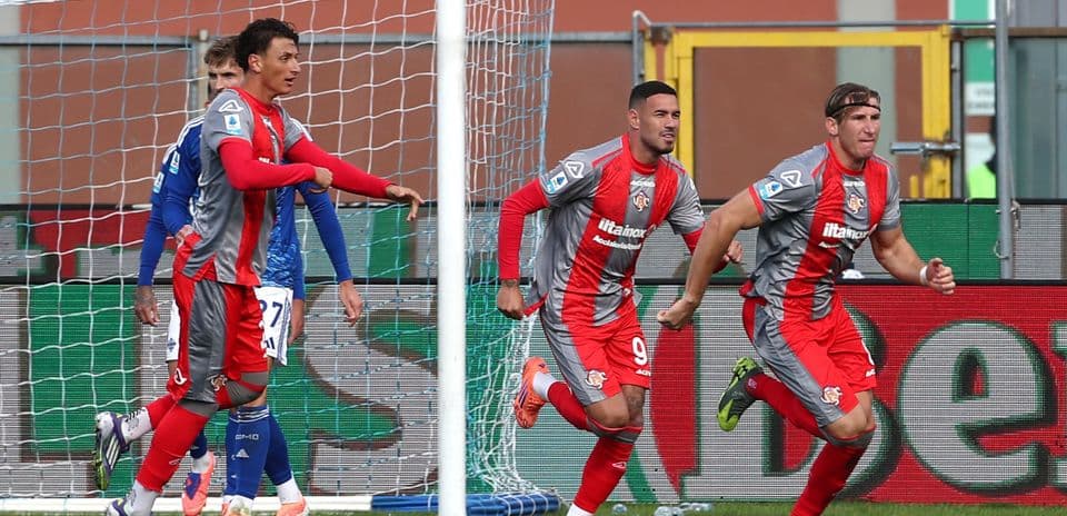 Cremonese players celebrating a goal during match