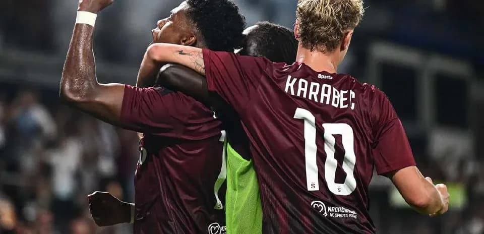 Sparta Praha players celebrating a goal