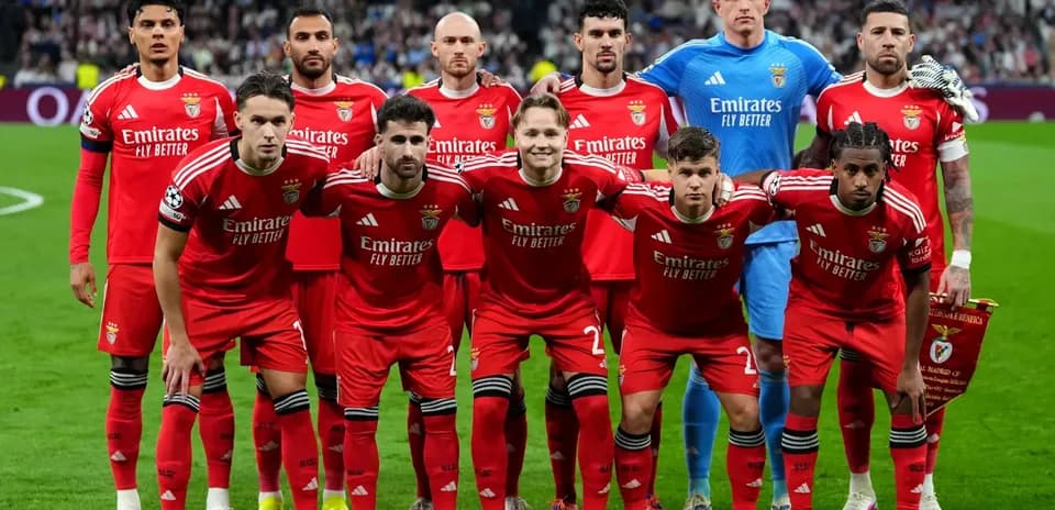 Benfica team lineup before Europa League match