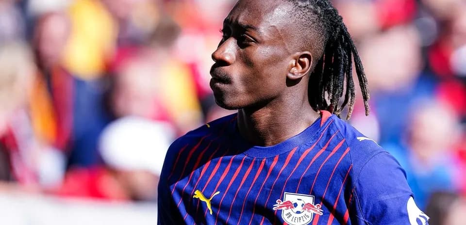 Player in RB Leipzig jersey during match warm-up