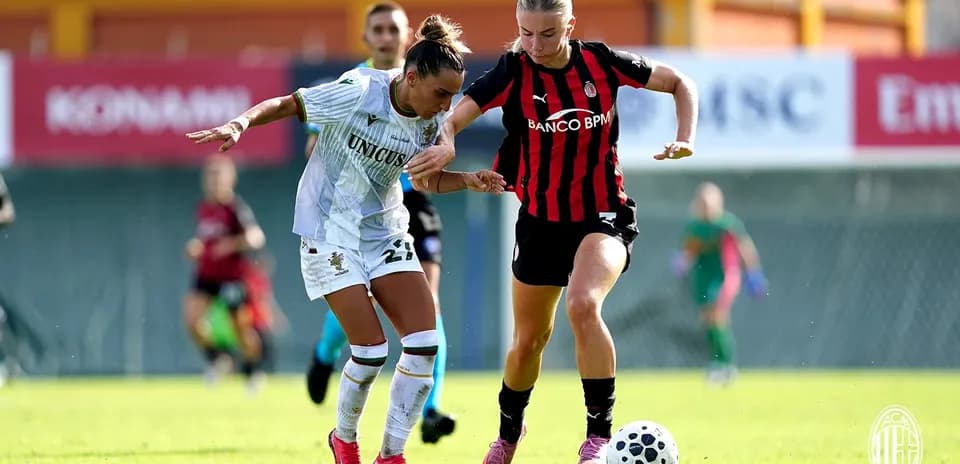 Players competing for the ball during match