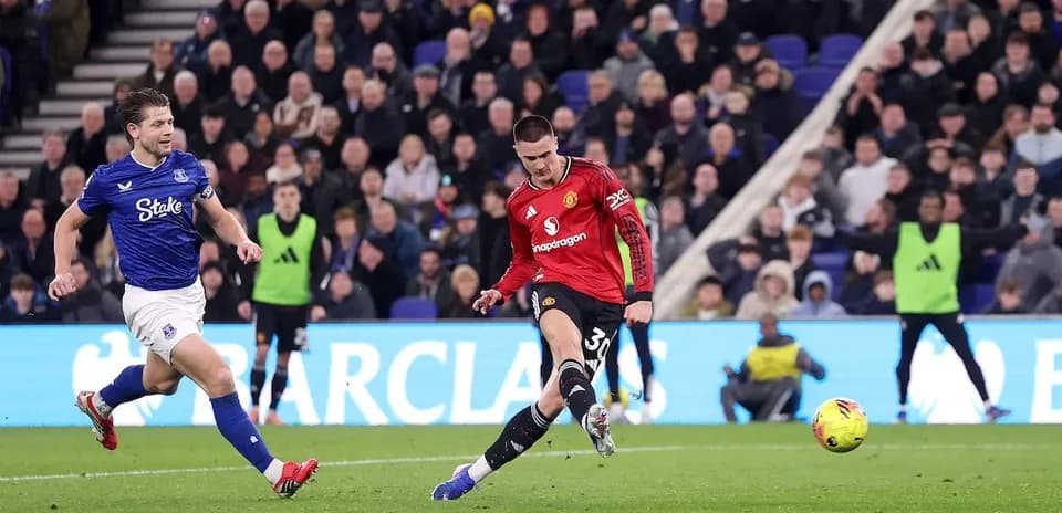 Everton player challenges Manchester United player