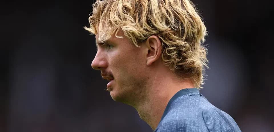 Player in profile with curly blonde hair