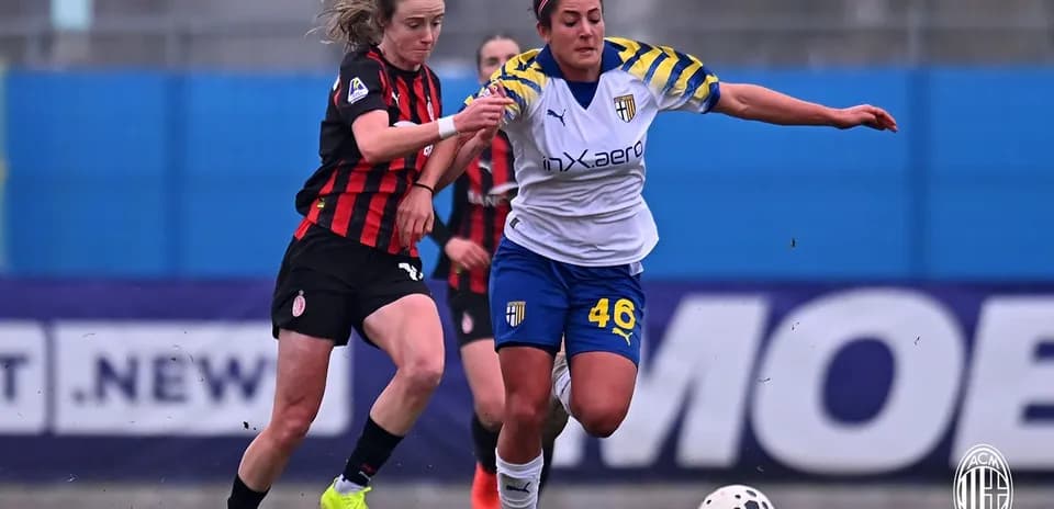 AC Milan W player challenges Parma W player
