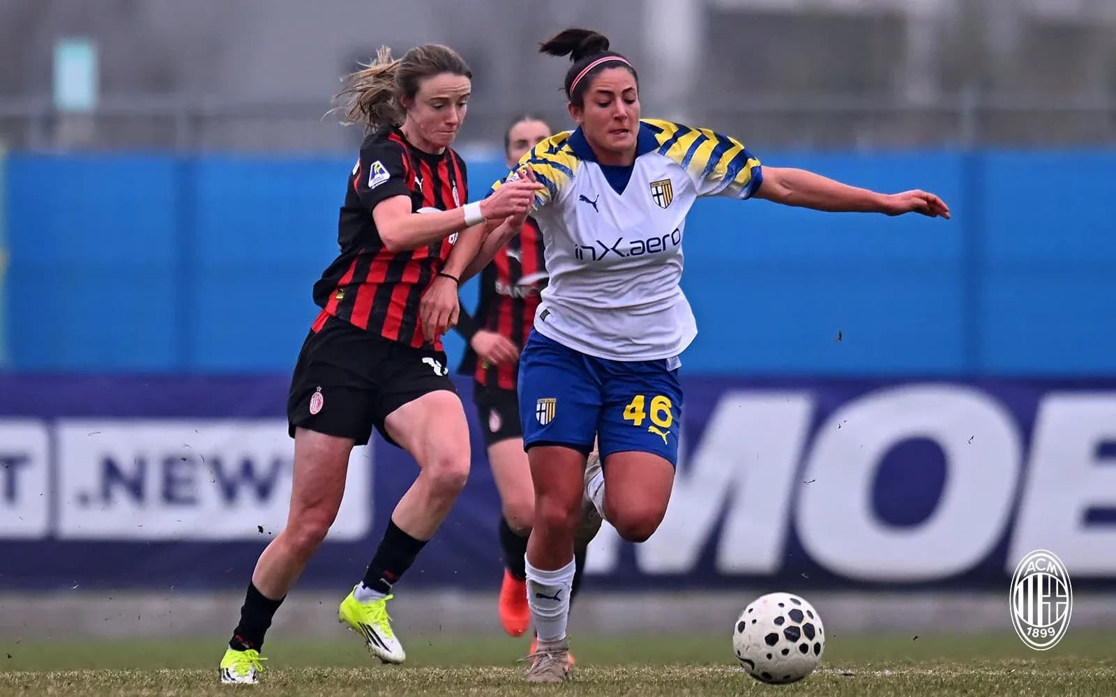 AC Milan W player challenges Parma W player
