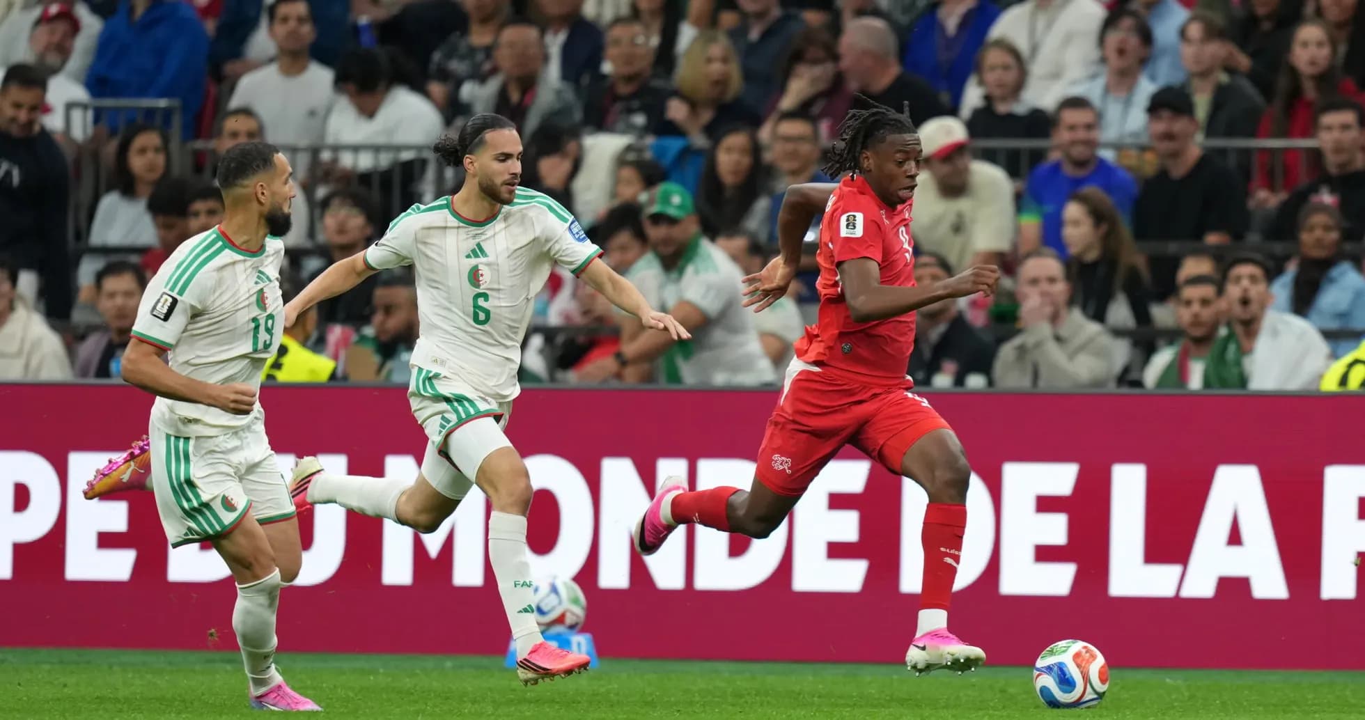 Player sprinting during Switzerland vs Algeria match