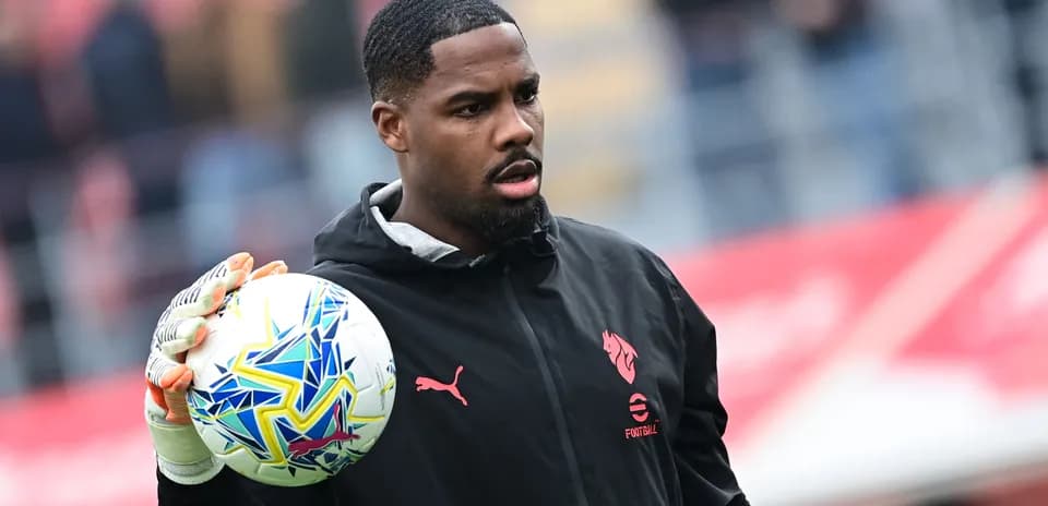 Goalkeeper holding ball before the match