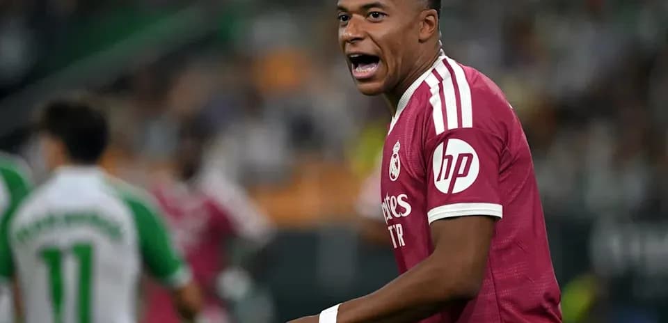 Player celebrating during match in pink kit