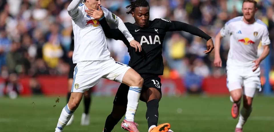 Players challenging for the ball during match