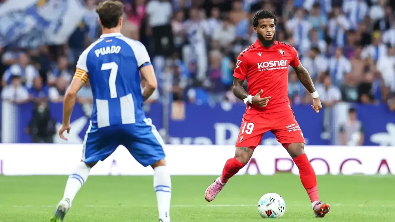 Osasuna player dribbling during La Liga match