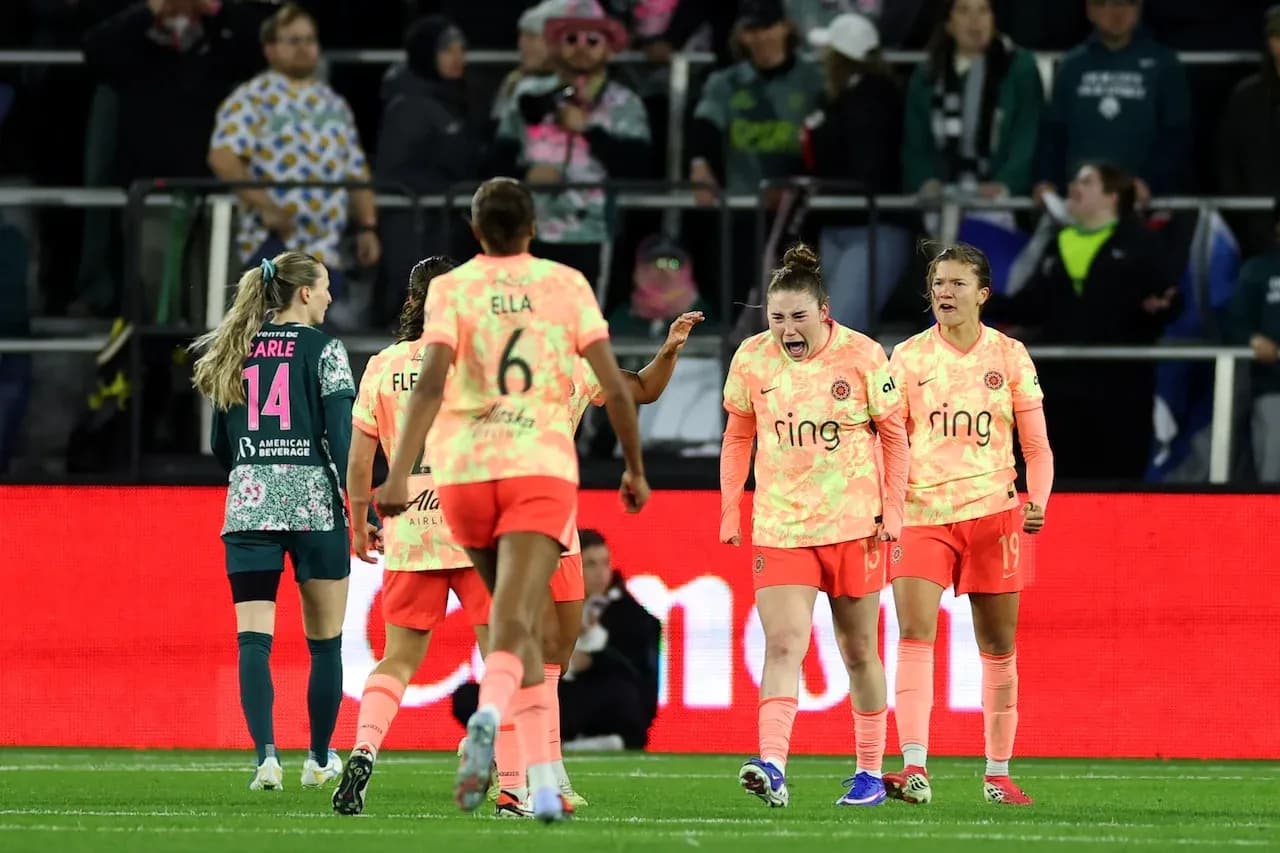 Portland Thorns celebrating a goal during match